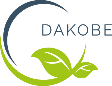 //dakobe.dk/wp-content/uploads/2021/01/DAKOBE-LOGO-RGB_M_NAVN-1.png